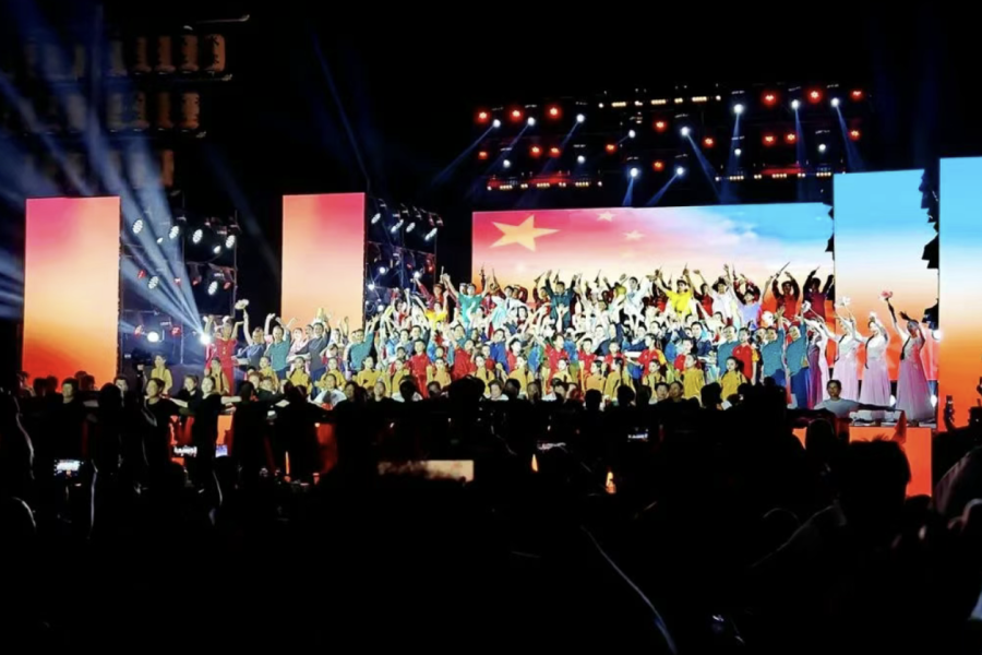 三輪車開進“村晚”